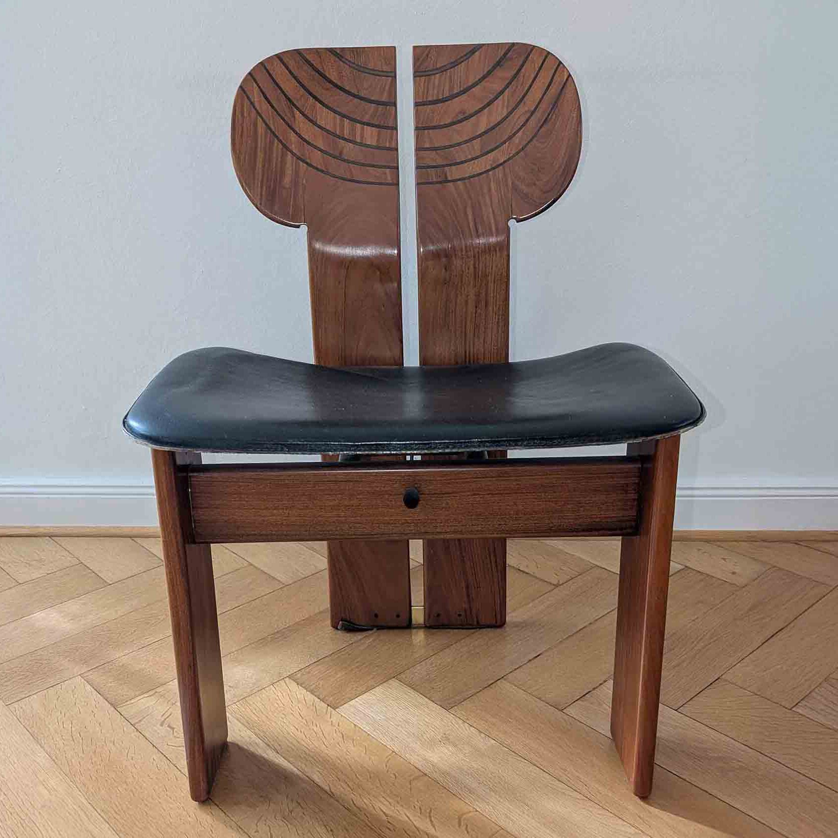 Stuhl ‚Afrika‘ aus der Artona Serie, 1977, nach einem Entwurf von Afra & Tobia Scarpa, hergestellt von Maxalto.