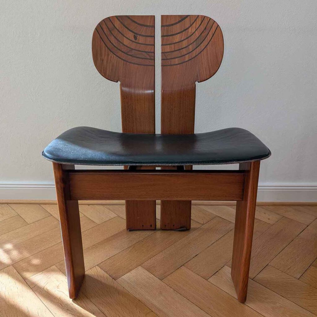 Stuhl ‚Afrika‘ aus der Artona Serie, 1977, nach einem Entwurf von Afra & Tobia Scarpa, hergestellt von Maxalto.