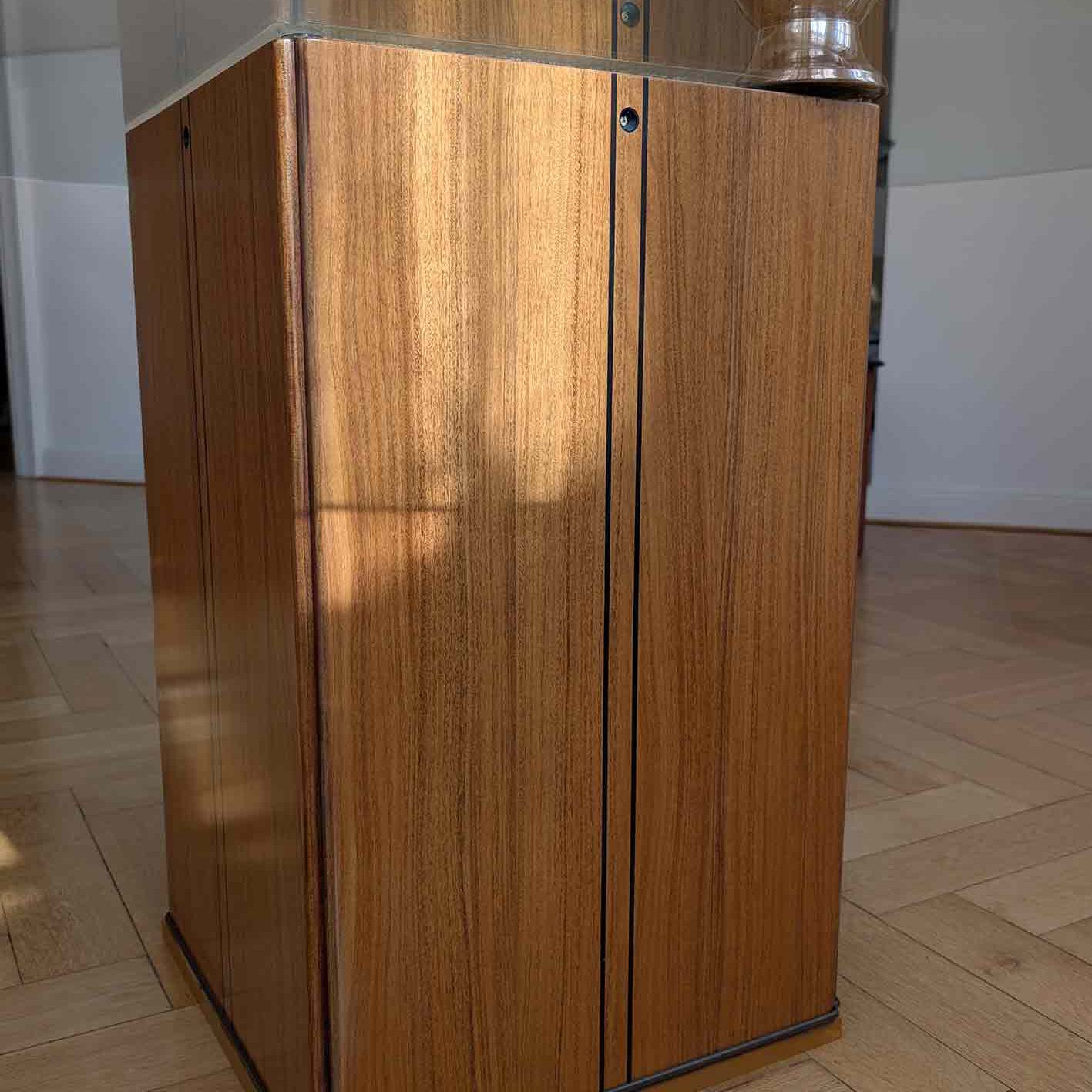 Tisch ‚Afrika‘ aus der Artona Serie, 1977, nach einem Entwurf von Afra & Tobia Scarpa, hergestellt von Maxalto.