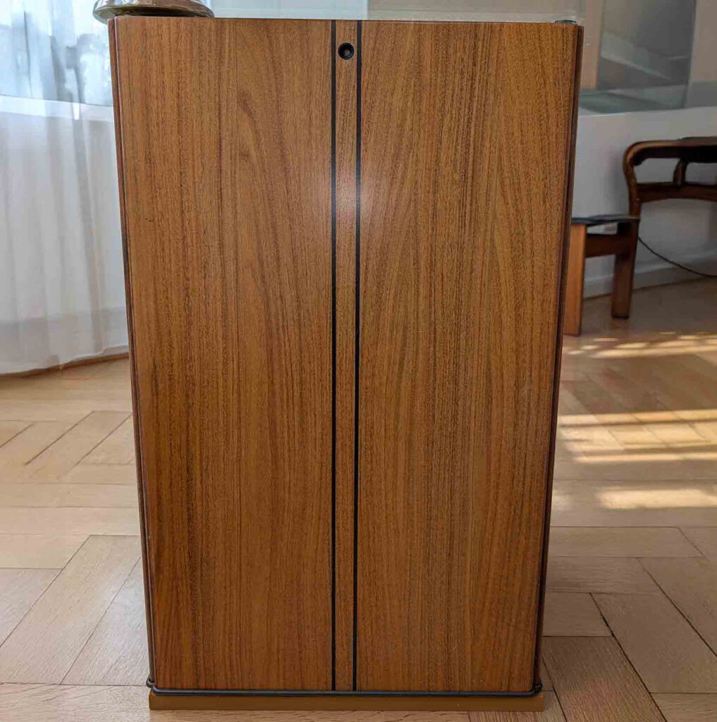 Tisch ‚Afrika‘ aus der Artona Serie, 1977, nach einem Entwurf von Afra & Tobia Scarpa, hergestellt von Maxalto.